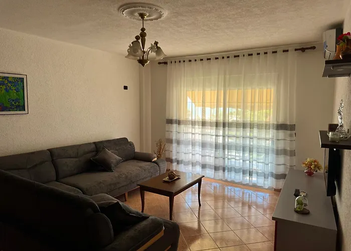 Gridi's Coastal Escape