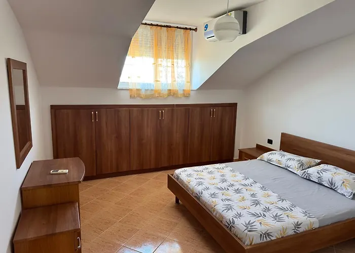 Gridi's Coastal Escape Apartment *