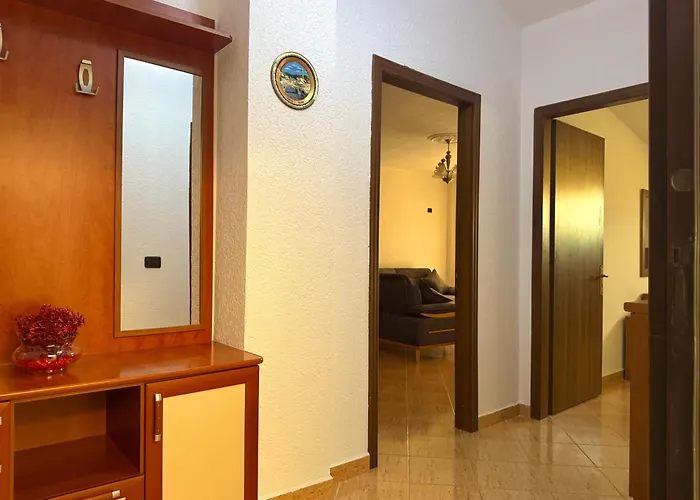 Gridi's Coastal Escape